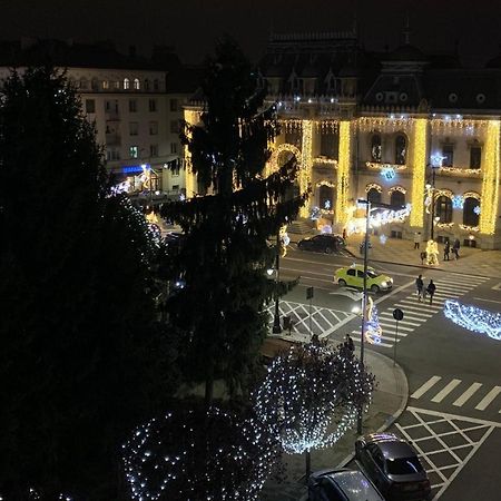 English Apartment Craiova Extérieur photo
