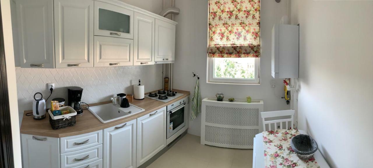 English Apartment Craiova Extérieur photo