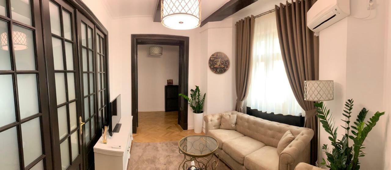 English Apartment Craiova Extérieur photo
